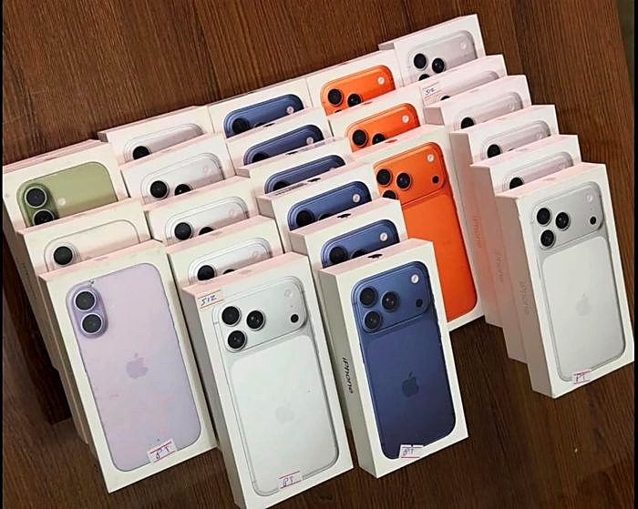 Apple iPhone (Assorted Colours, Boxed)