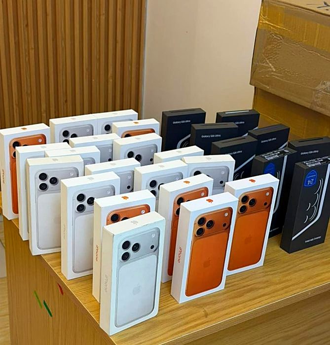 Apple iPhone & Samsung Galaxy S26 Ultra (Boxed)